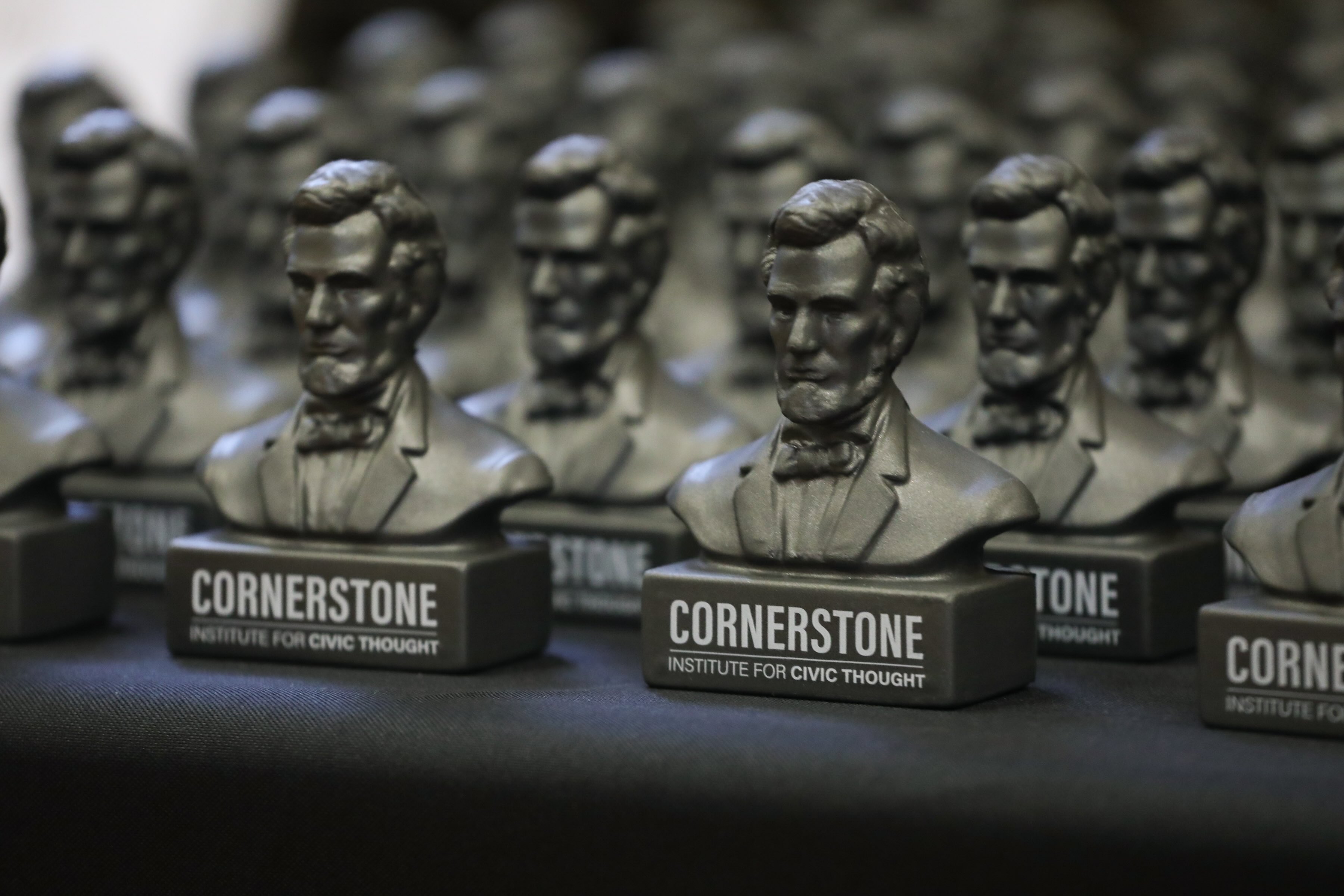 Photo of Lincoln figurines