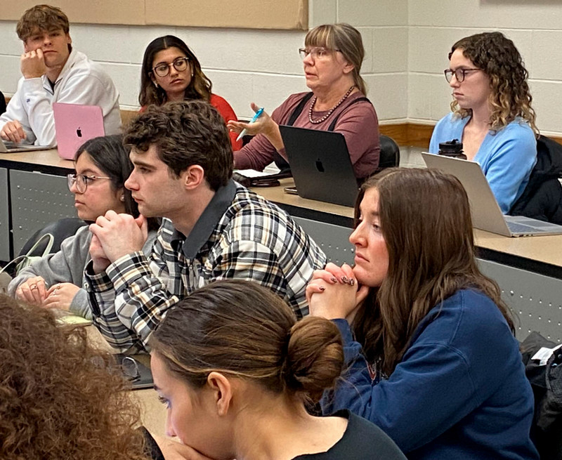 Linda Kampe, Esq. teaching the popular mock court in Constitutional Law I