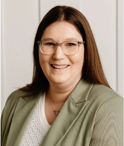 Lisa Argyle Headshot