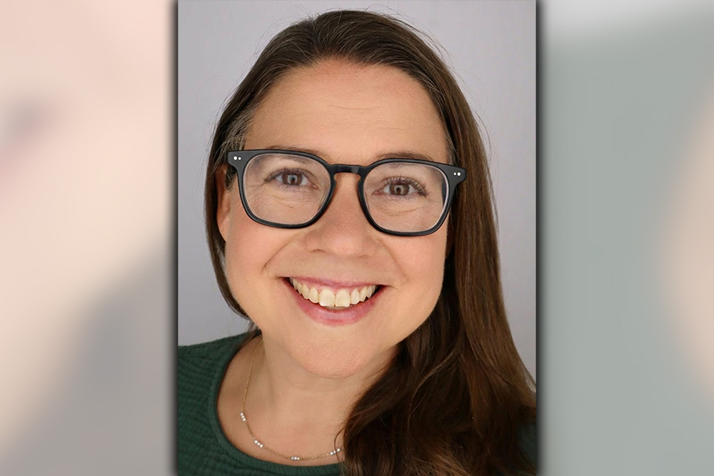 Headshot of Sarah Robins