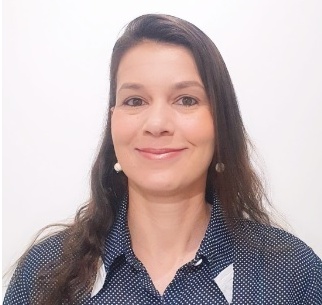 Cristiane G. Ferrarezzi Headshot