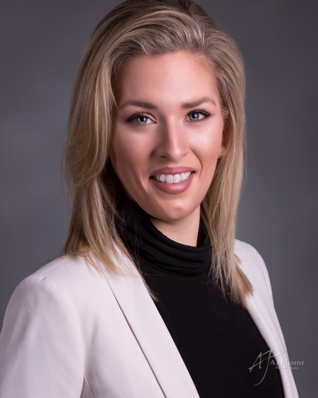 Sutton Roach Headshot Photo